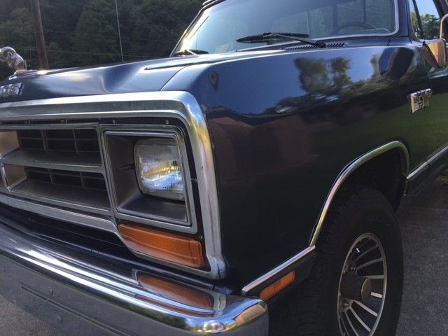 1988 Blue Dodge Ram 1500 Standard Cab Pickup