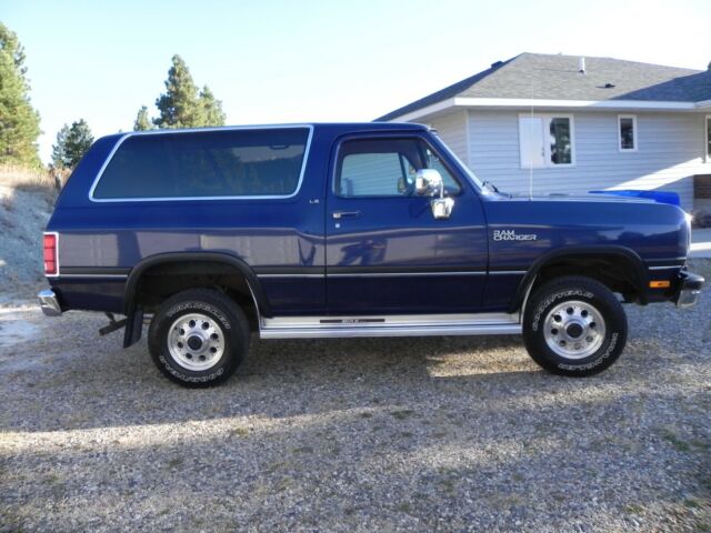 1992 Blue Dodge Ramcharger SUV