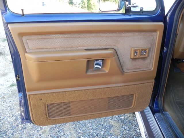 1992 Blue Dodge Ramcharger SUV