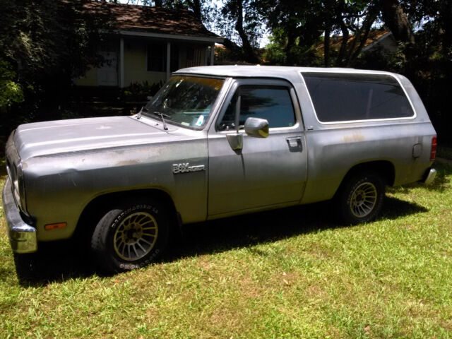 1992 Silver Dodge Ramcharger SUV