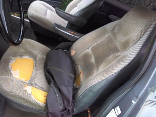 1992 Silver Dodge Ramcharger SUV