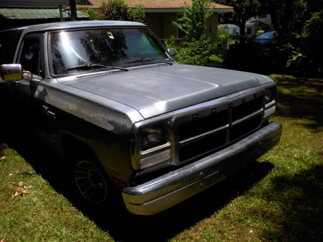 1992 Silver Dodge Ramcharger SUV