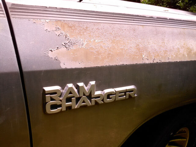 1992 Silver Dodge Ramcharger SUV