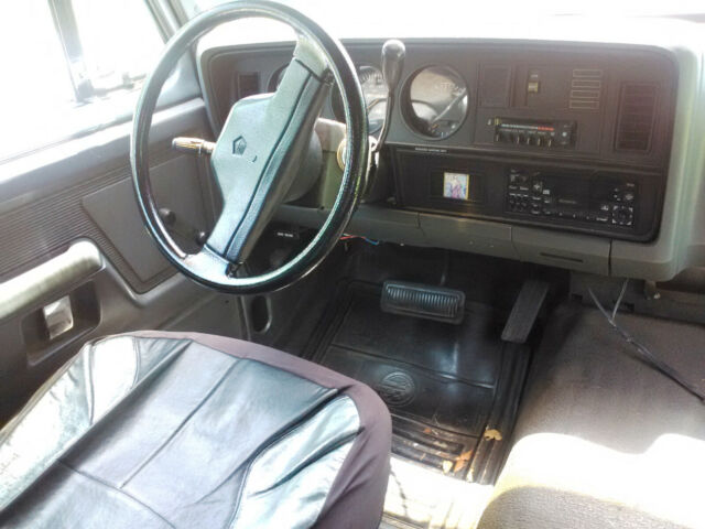 1992 Silver Dodge Ramcharger SUV