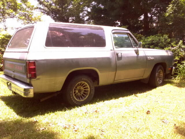 1992 Silver Dodge Ramcharger SUV