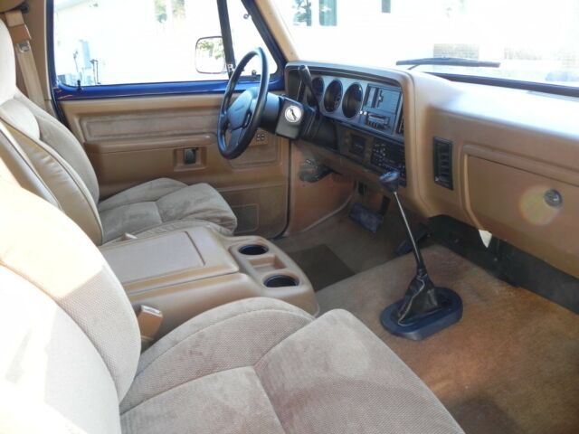 1992 Blue Dodge Ramcharger SUV
