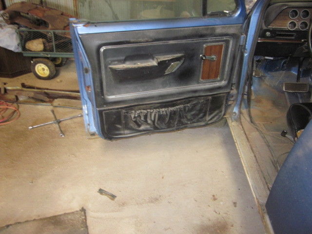 1974 Blue & White Dodge Ramcharger SUV