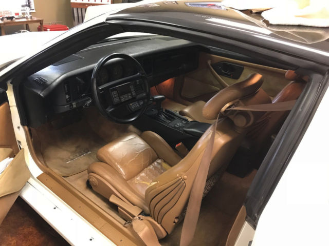 1989 White Pontiac Firebird Coupe