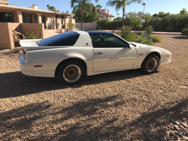 1989 White Pontiac Firebird Coupe