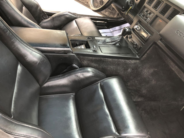 1986 White Chevrolet Corvette Coupe