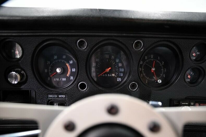 1971 White Chevrolet Chevelle Hardtop