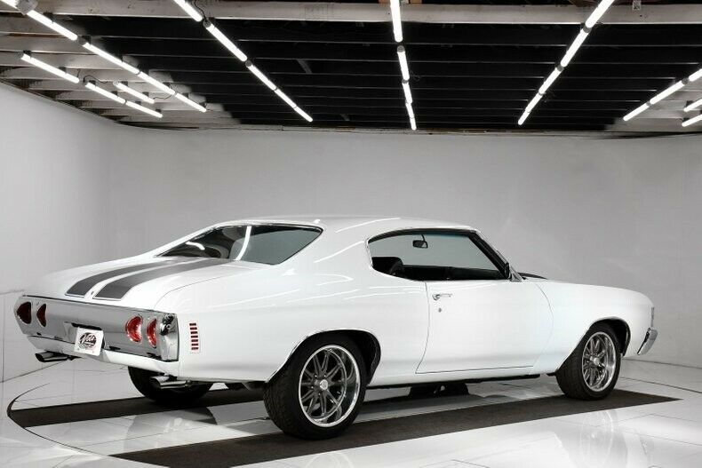 1971 White Chevrolet Chevelle Hardtop