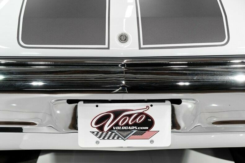 1971 White Chevrolet Chevelle Hardtop