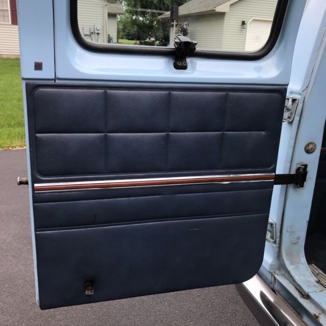 1986 Blue Ford E-Series Van Van