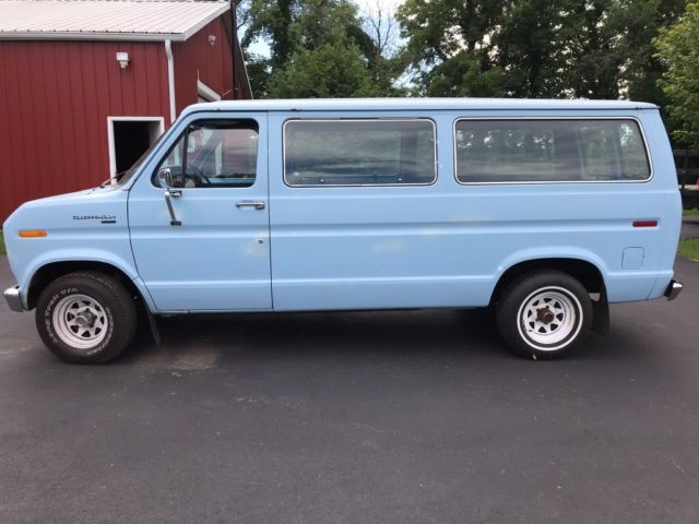 1986 Blue Ford E-Series Van Van