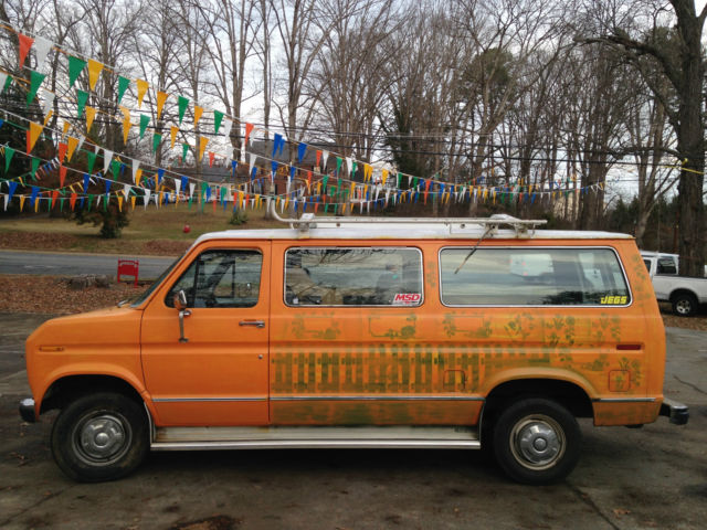 1991 Orange / White Ford E-Series Van Extended Passenger Van