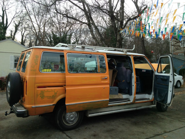 1991 Orange / White Ford E-Series Van Extended Passenger Van