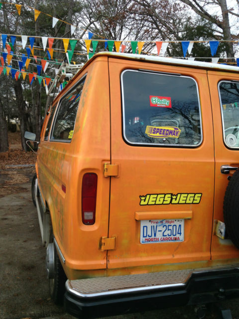 1991 Orange / White Ford E-Series Van Extended Passenger Van