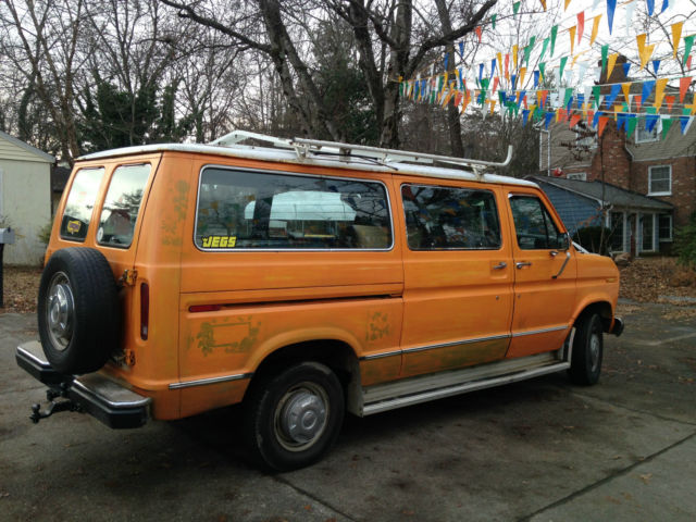1991 Orange / White Ford E-Series Van Extended Passenger Van