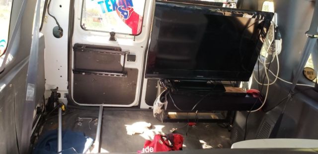 1992 White Ford E-Series Van Extended Passenger Van