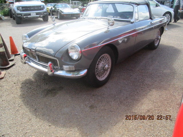 1963 gray MG MGB Convertible