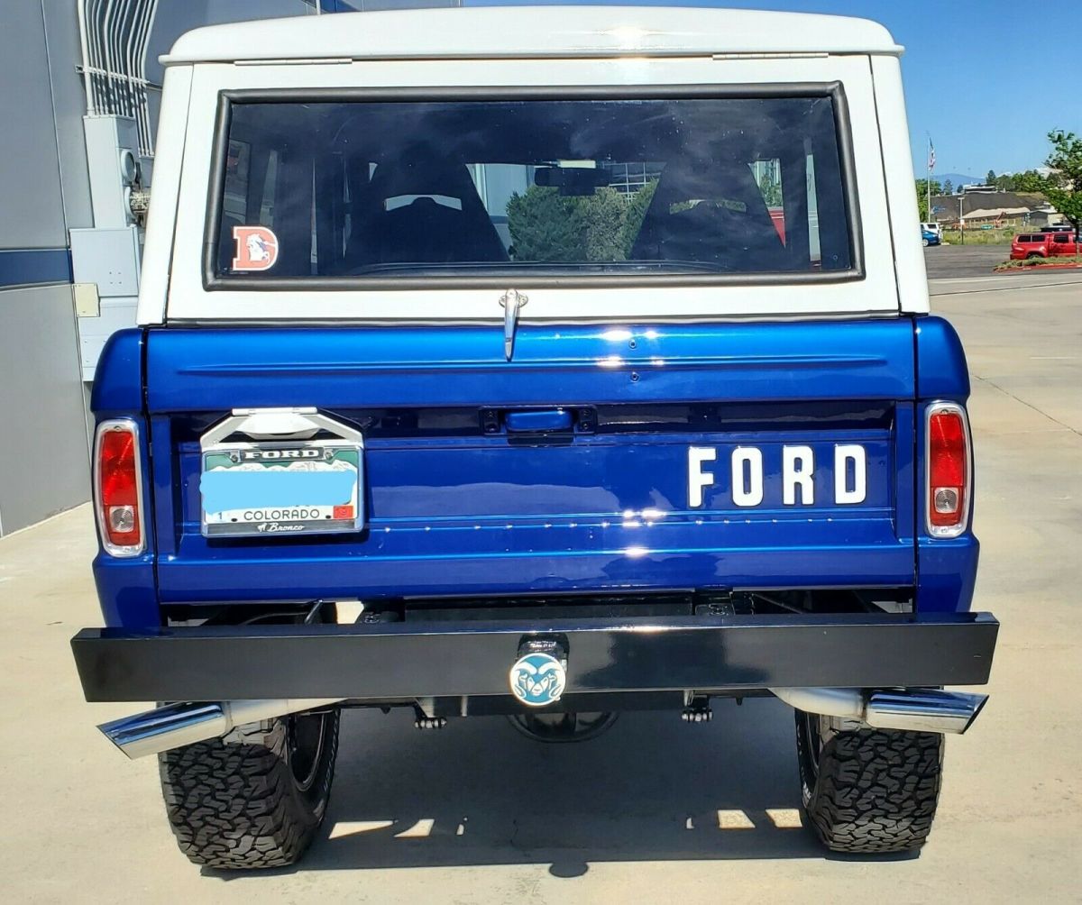 1976 Blue Ford Bronco SUV