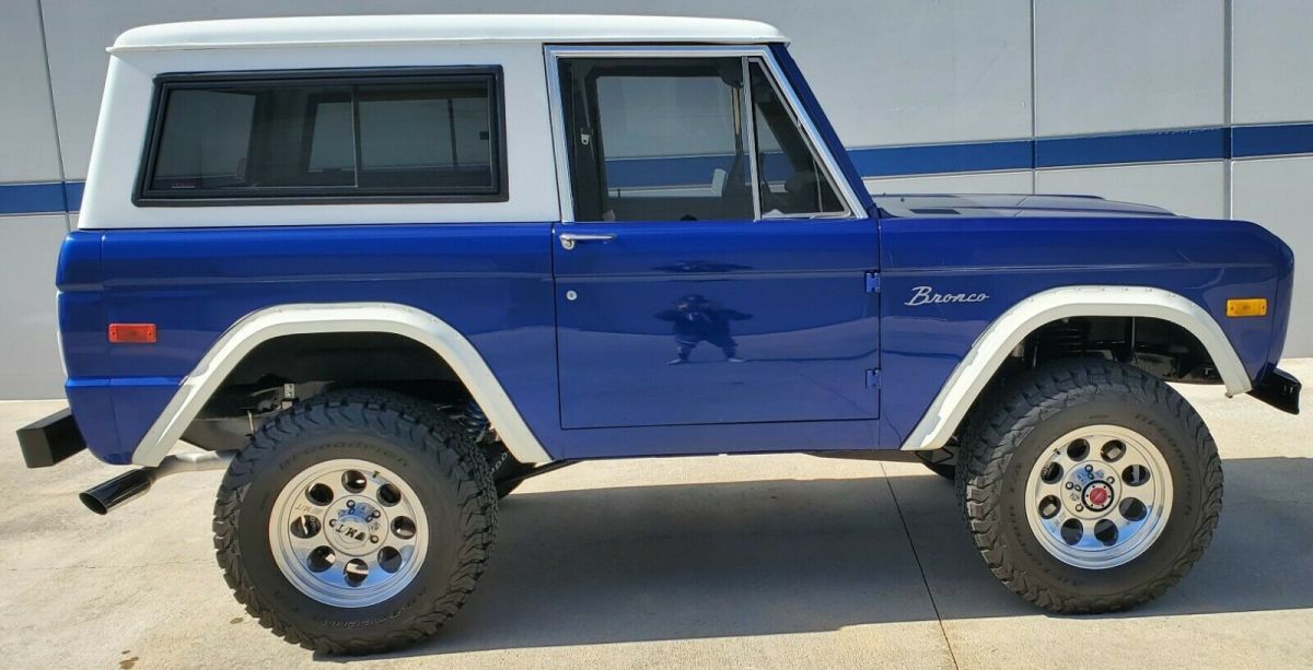 1976 Blue Ford Bronco SUV