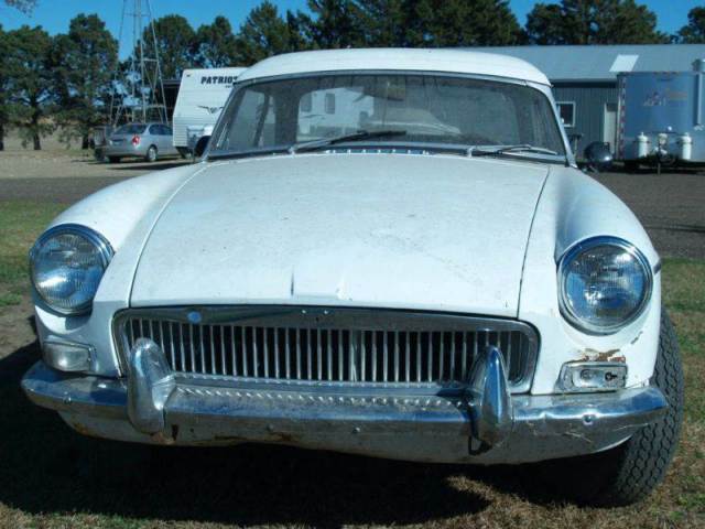 1967 White MG MGB convertible