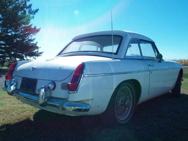 1967 White MG MGB convertible