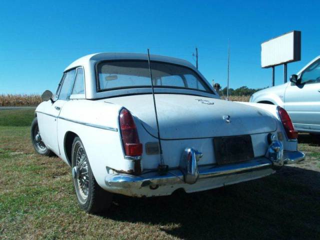 1967 White MG MGB convertible