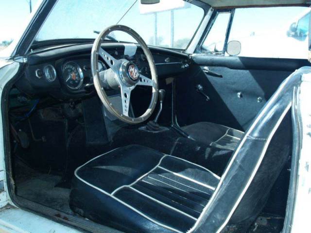 1967 White MG MGB convertible