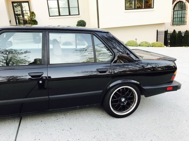 1988 Black BMW M5 Sedan