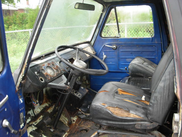 1961 black Ford E-Series Van pickup