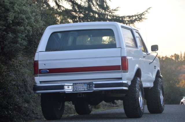 1991 Oxford White Ford Bronco
