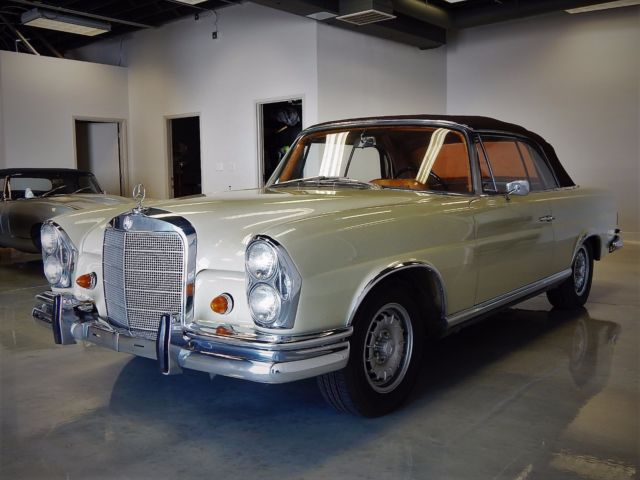 1967 Beige Mercedes-Benz 250SE Convertible