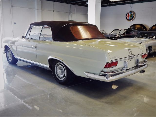 1967 Beige Mercedes-Benz 250SE Convertible
