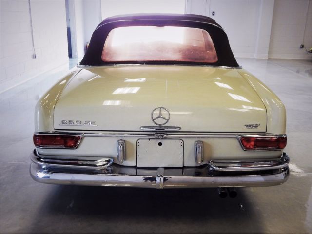 1967 Beige Mercedes-Benz 250SE Convertible