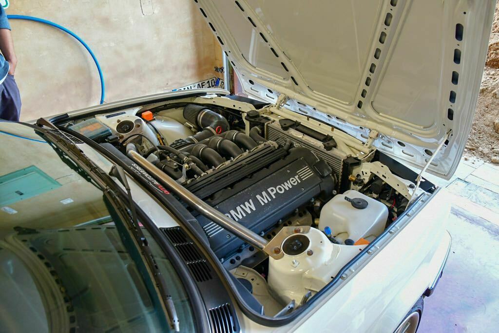 1991 White BMW 3-Series