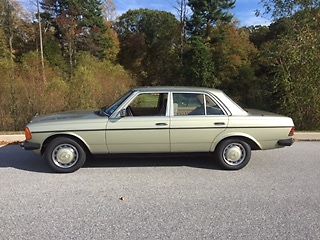 1985 Mercedes-Benz 200-Series