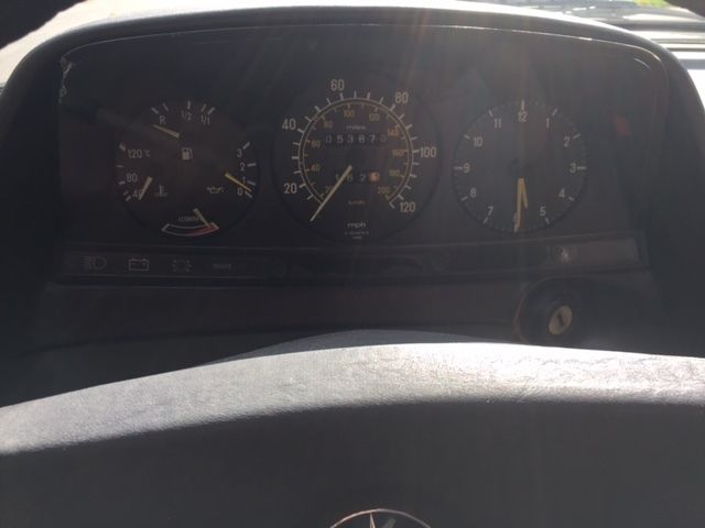 1985 Mercedes-Benz 200-Series