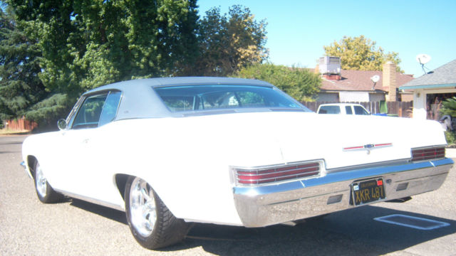 1966 White Chevrolet Capriceold Hardtop