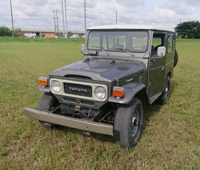 1982 Gray Toyota Land Cruiser SUV