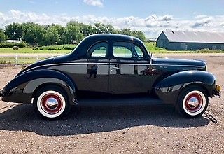 1940 Black Ford Deluxe Coupe