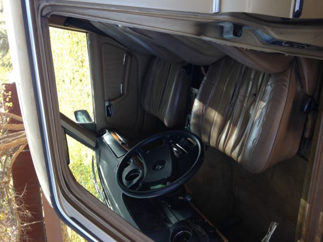 1984 Gold Mercedes-Benz 300-Series Sedan