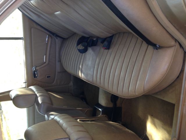 1984 Gold Mercedes-Benz 300-Series Sedan