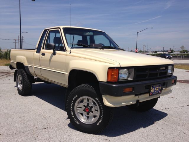 1986 Tan Toyota SR5 Pickup Ext. Cab 4x4 Extended Cab Pickup
