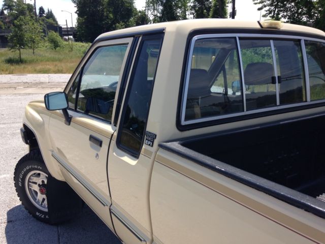 1986 Tan Toyota SR5 Pickup Ext. Cab 4x4 Extended Cab Pickup
