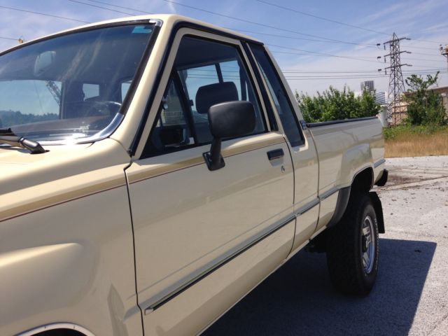 1986 Tan Toyota SR5 Pickup Ext. Cab 4x4 Extended Cab Pickup