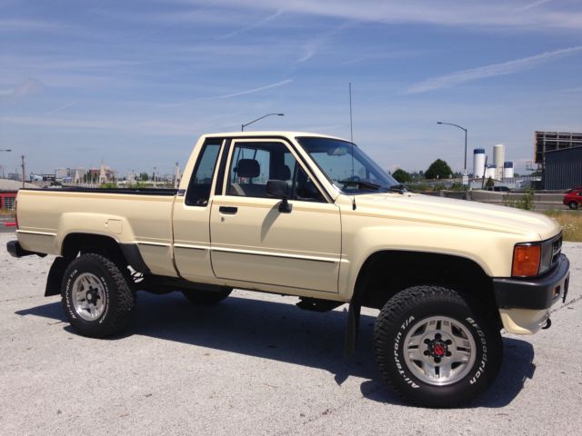 1986 Tan Toyota SR5 Pickup Ext. Cab 4x4 Extended Cab Pickup