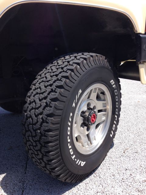 1986 Tan Toyota SR5 Pickup Ext. Cab 4x4 Extended Cab Pickup